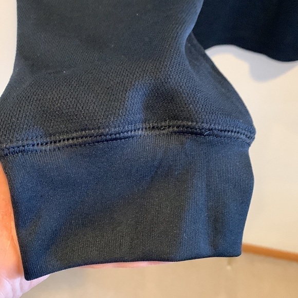 GAP Mens XL Black pullover shirt. Athletic Fit. Polyester.​​​​​​​​​​​​​​​​​​ - Picture 3 of 6